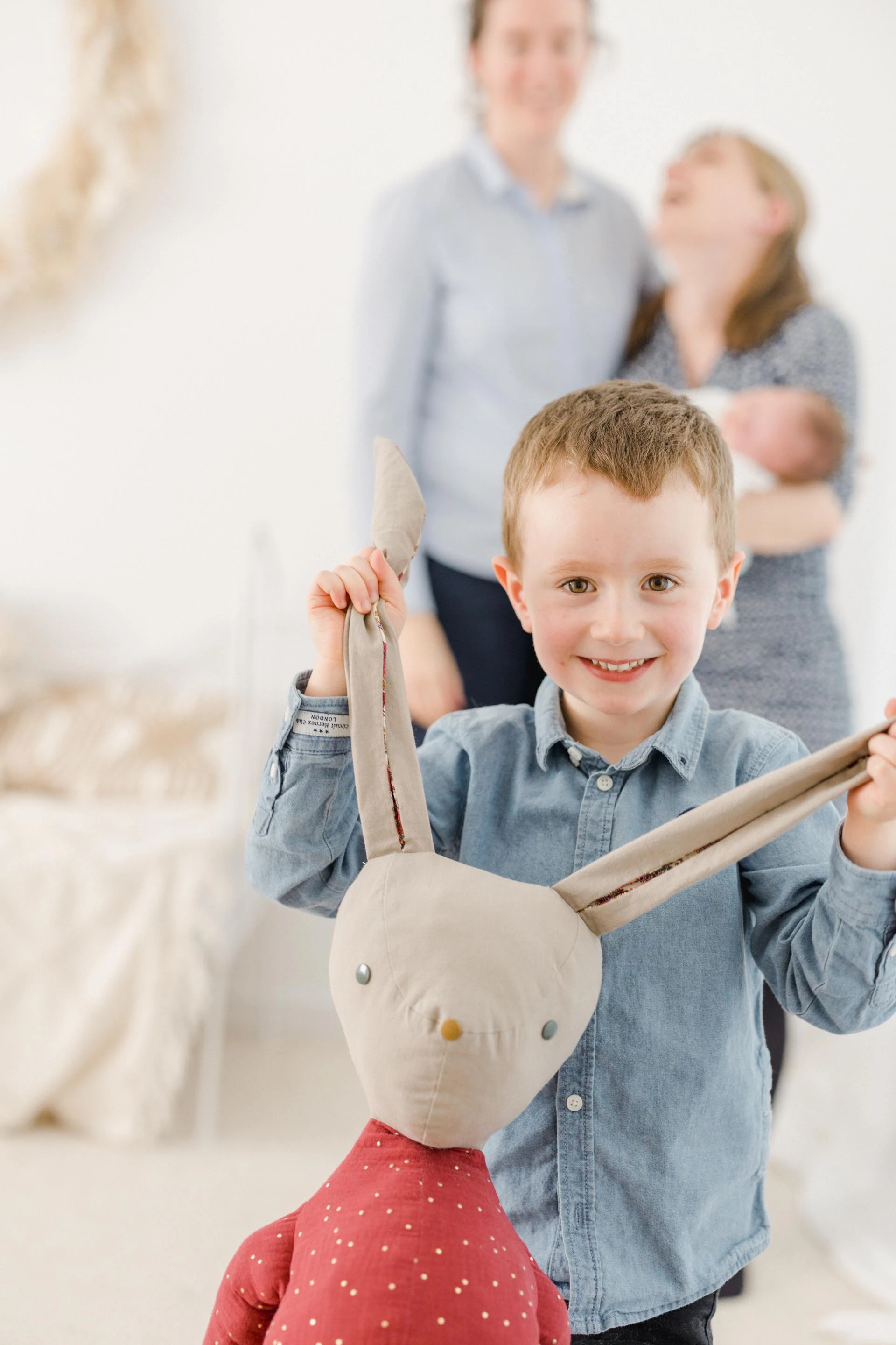 jouet enfant gris marron